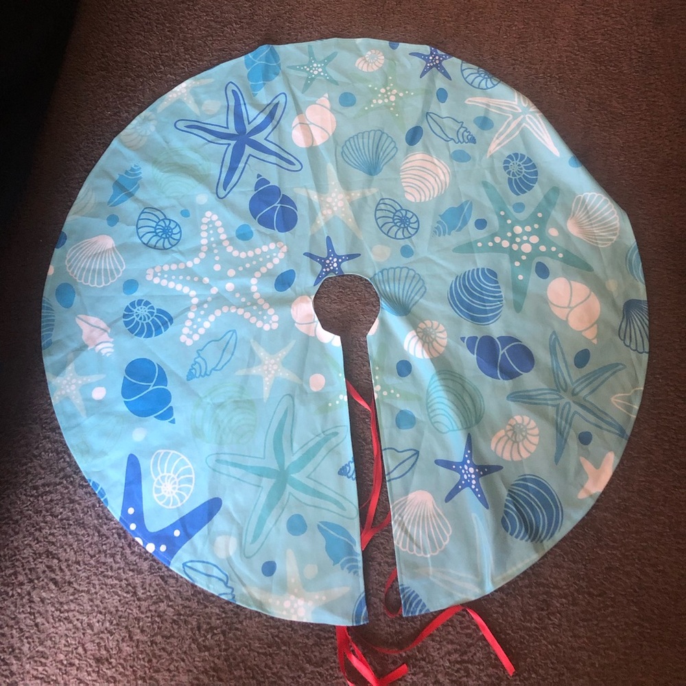 Blue seashell tree skirt.
